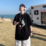 黑色