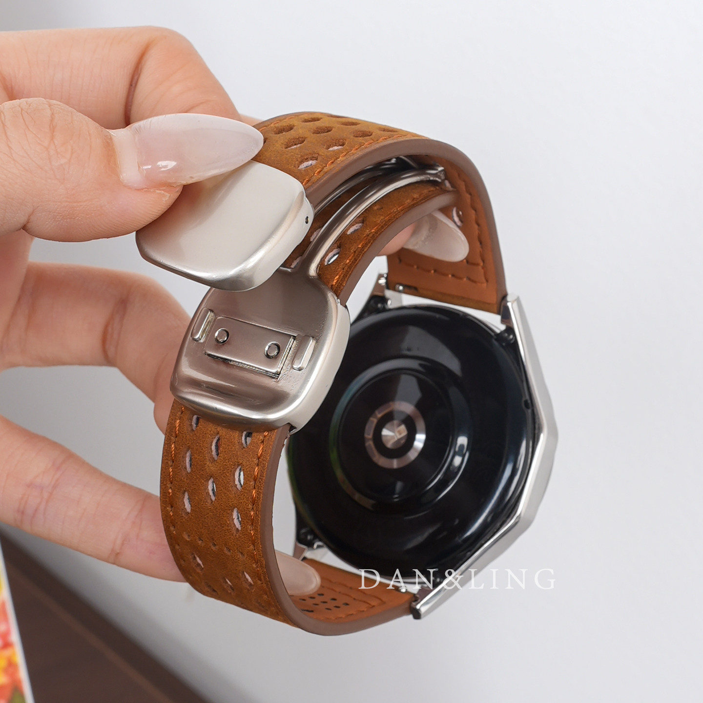 适用华为gt6手表gt5表带疯马纹watchgt4镂空真皮圆滑磁吸扣gt3pro女士腕带watch5/4酒红男款2e高级感秋冬新款