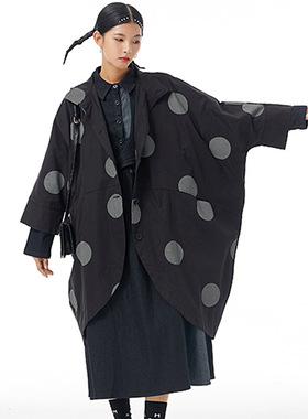 K21黑色秋冬新款时尚宽松原创大码女全棉圆圈蝙蝠袖日式均码外套