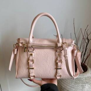 专柜品牌高级质感洋气女式手提包包2026新款大容量斜挎包时尚通勤