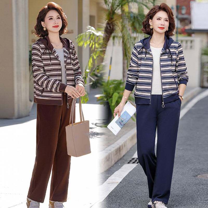 专柜品牌新款妈妈时尚外套中年女装春秋装长袖卫衣中老年休闲大码