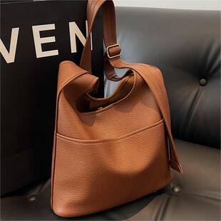 专柜品牌今年流行的大容量高级感子母托特包2026秋冬新款简约休闲