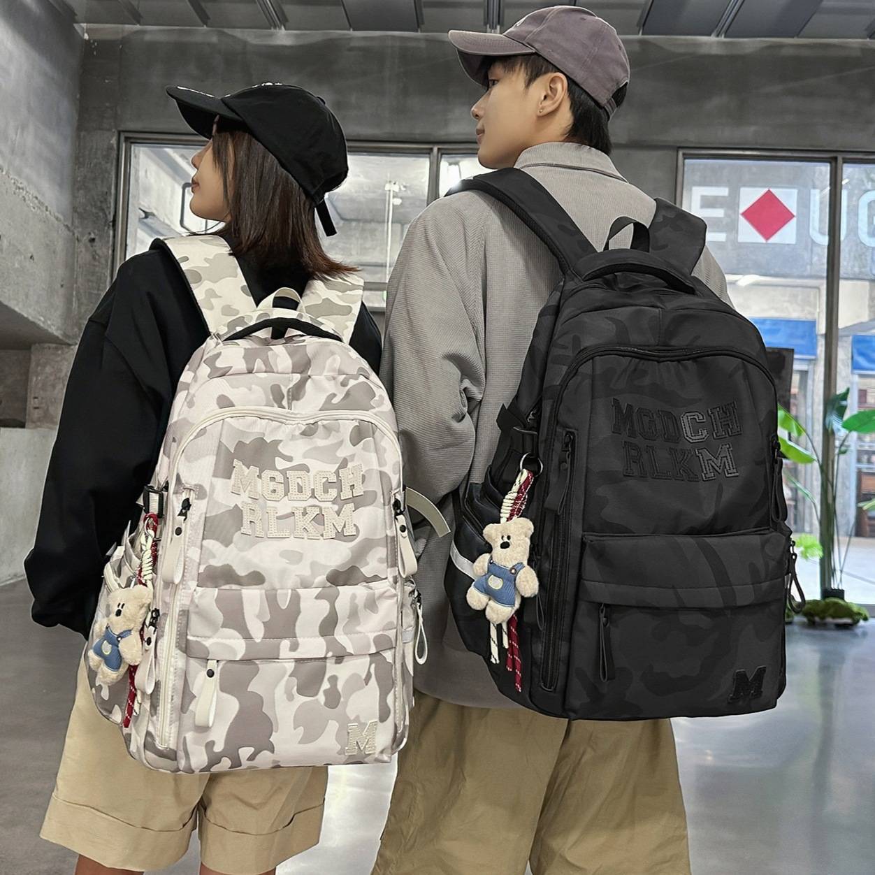 专柜官方迷彩书包男款大容量初中生中学生户外旅行双肩包大学生电