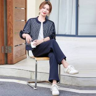 专柜品牌50多岁妈妈秋装运动套装洋气时尚新款中老年人女春秋外套