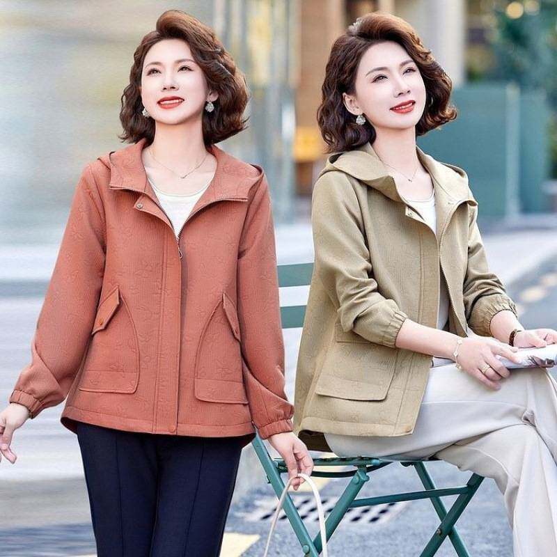 专柜品牌妈妈洋气大码短款风衣外套中年女装春秋装新款中老年薄款