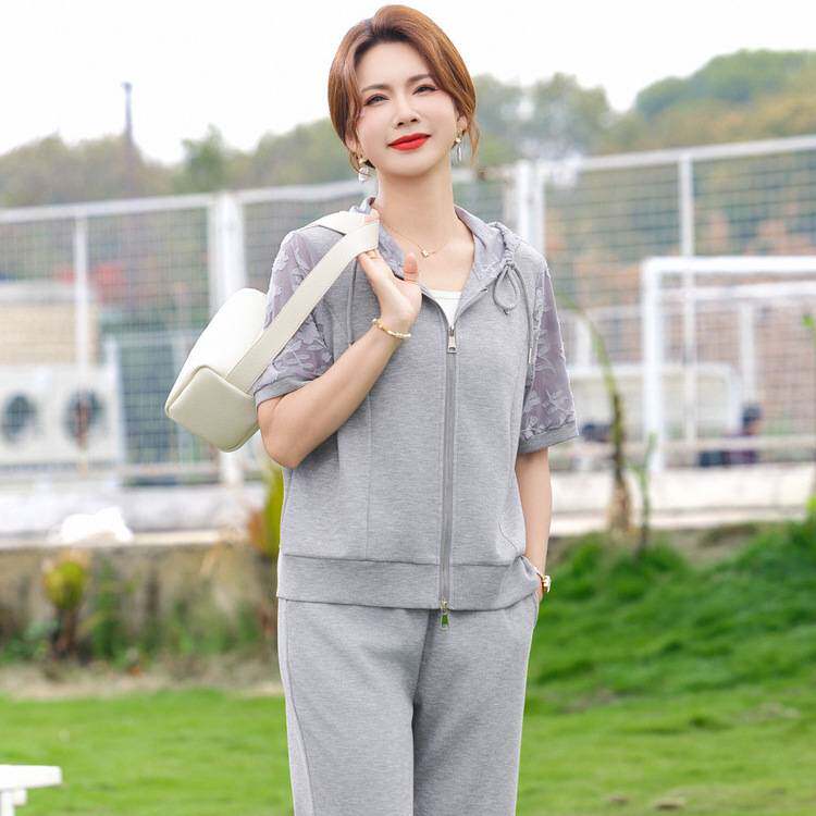 专柜官方中年妈妈夏装休闲连帽短袖套装洋气中老年人女夏季时尚运