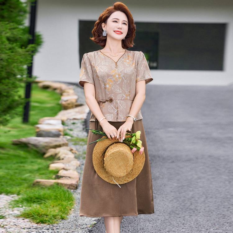 专柜官方2026新款妈妈夏装连衣裙短袖新中式裙子高贵中老年女夏季