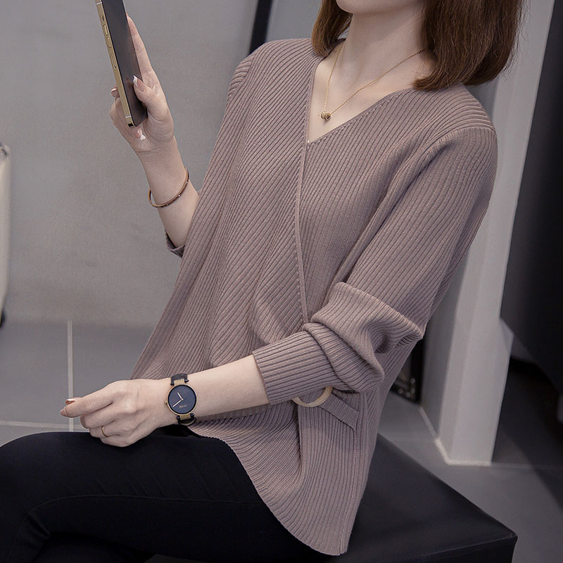 2025秋冬新款V领设计感不对称长袖针织衫大码女装微胖mm内搭毛衣