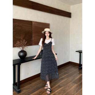 黑色碎花连衣裙套装女夏2026新款洋气减龄设计感T恤吊带裙两件套