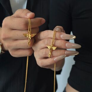 【权杖飞马】双翼骏马吊坠金色项链马年配饰毛衣链简约高级项链