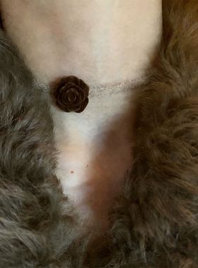 毛茸茸玫瑰花choker毛绒颈链新款秋冬氛围简约锁骨高级感细款项圈