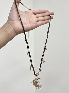复古金色月亮吊坠项链女款小众轻奢高级感编绳长款毛衣链独特颈链