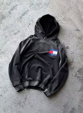 False Perception25FW Tommy裂纹印花水洗黑连帽卫衣