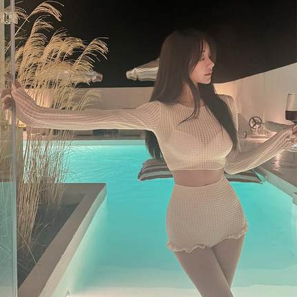 泳衣女2024新款白色纯欲风性感分体三件套保守聚拢度假泡温泉泳装