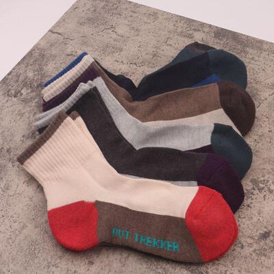 少量美利奴羊毛中筒男袜