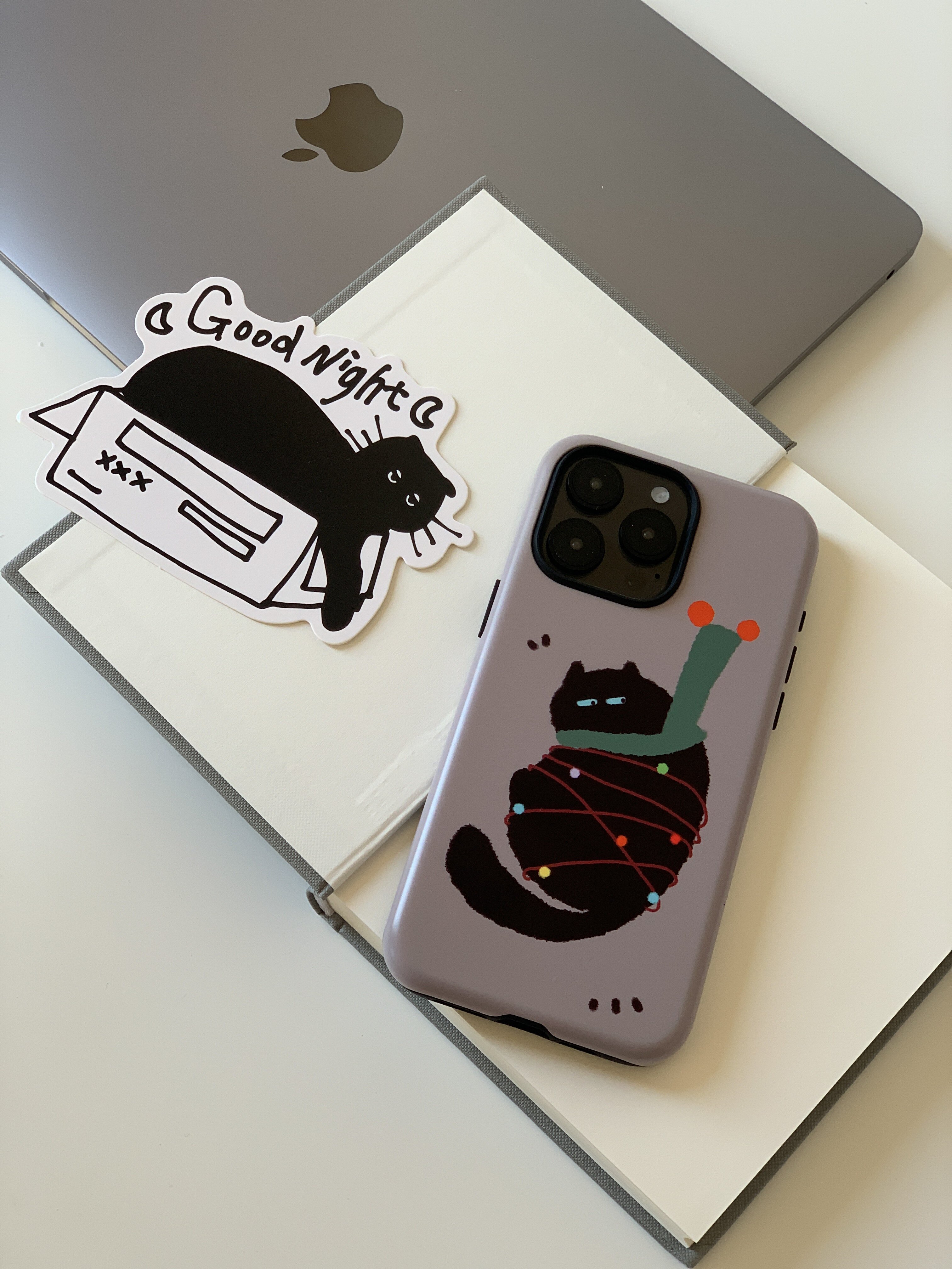 原创新品黑色猫咪韩国进口圆边二合一菲林壳苹果 15oromax 手机壳苹果16pro手机壳保护壳