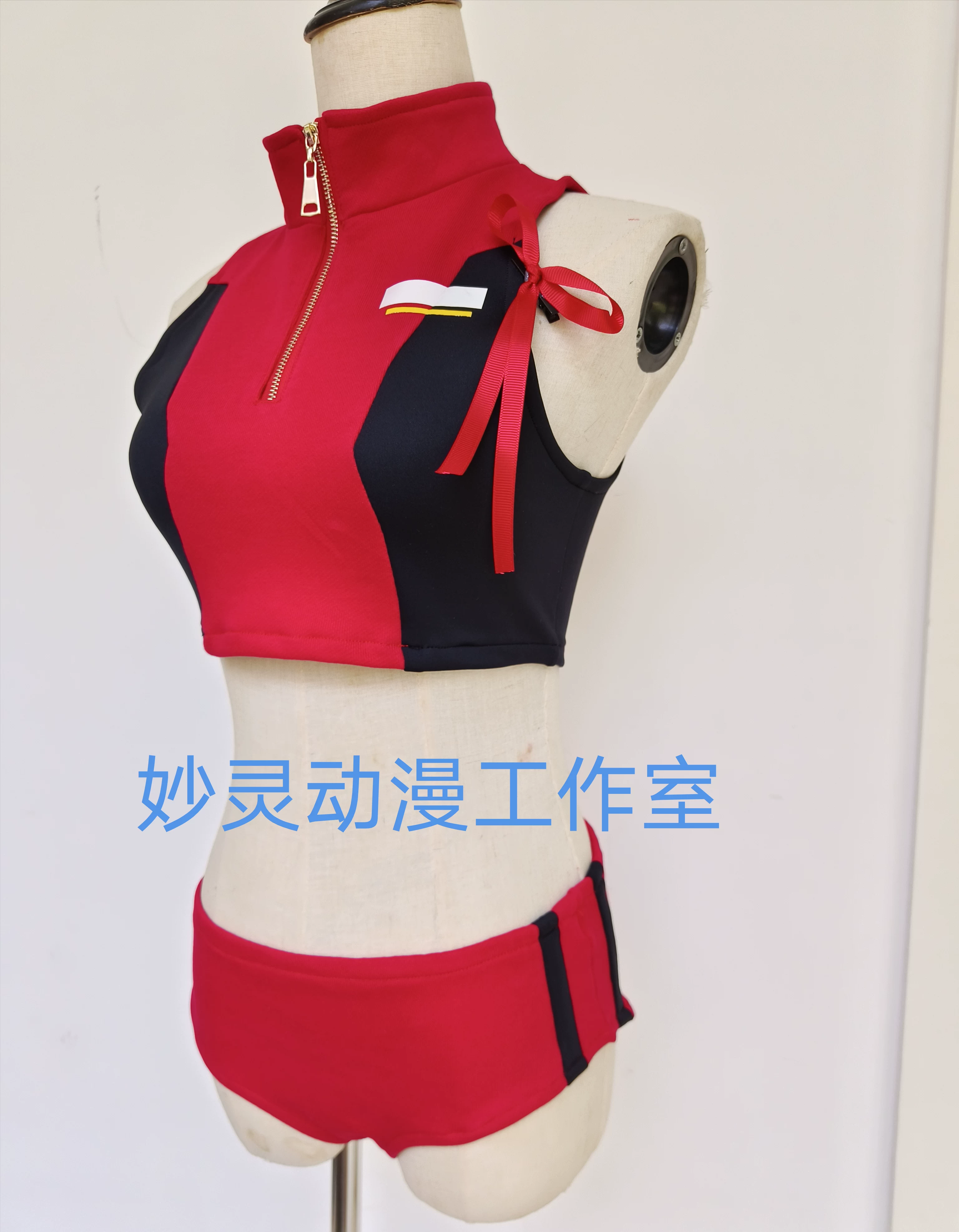 Косплей Miao Ling из аниме Lycoris RECOIL Jimbuki