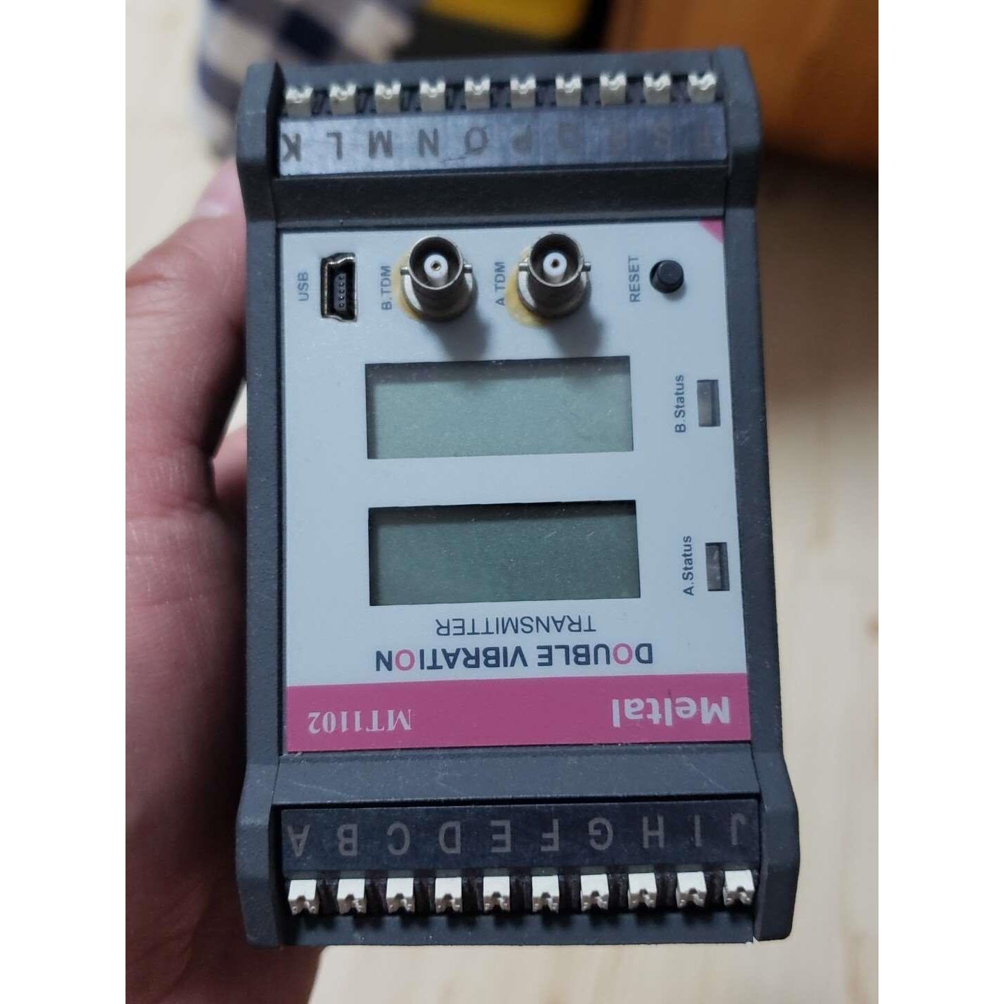 议价直拍不发:澳大利亚MELTAL MT1102-02-02 双通道振动变送器