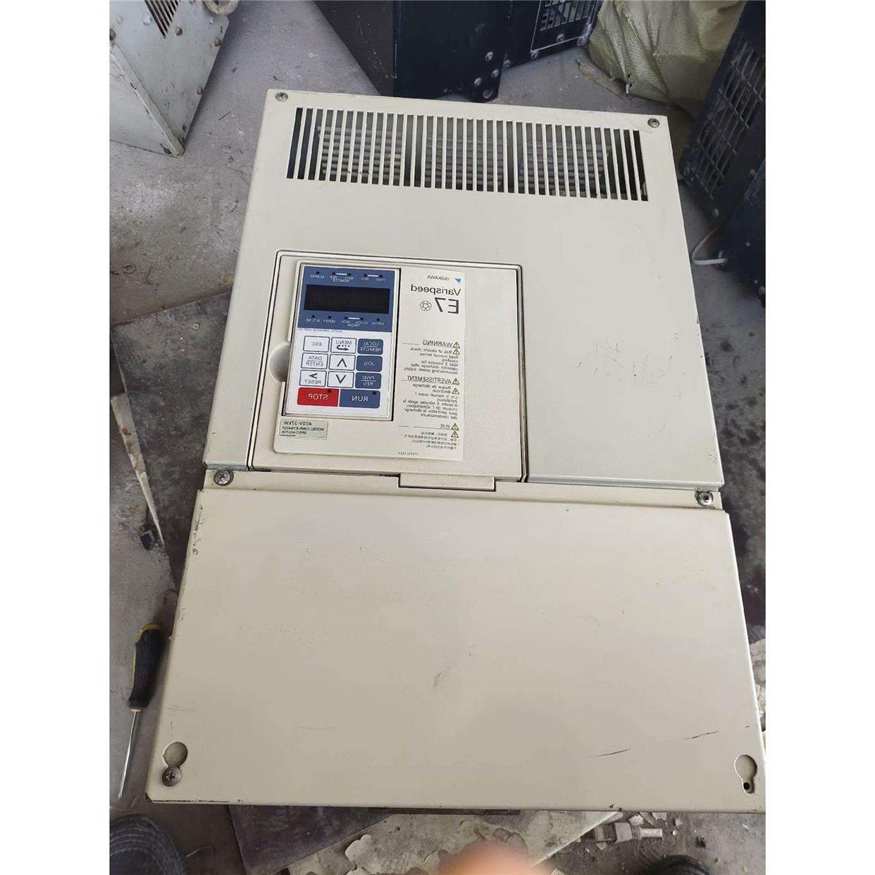 议价直拍不发:非标价E7变安川频器 ClMR-E7B4037 实物拍摄成色如