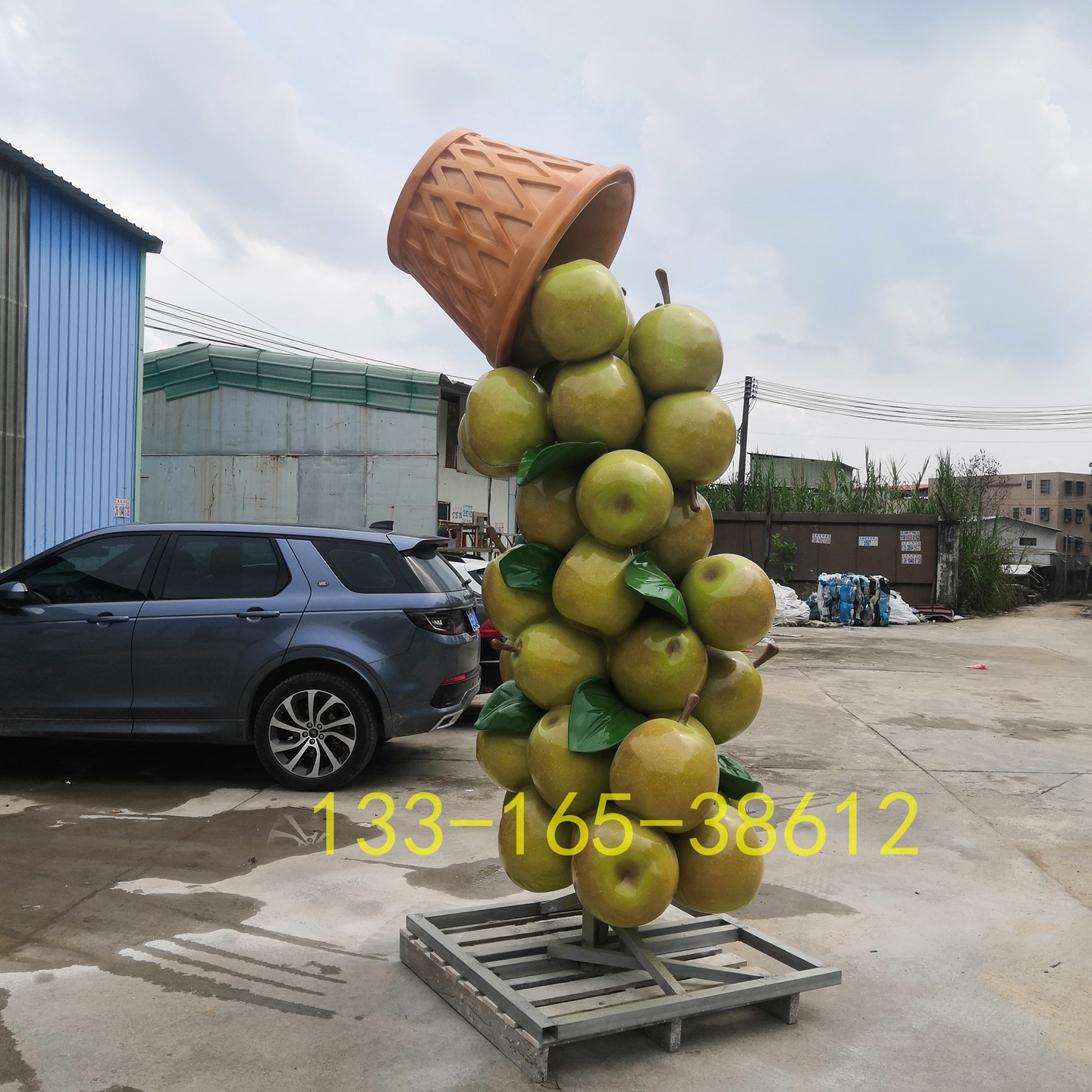 大型水果梨子篮雕塑定制卡通人物模型玻璃钢雪梨造型娃娃公仔雕像