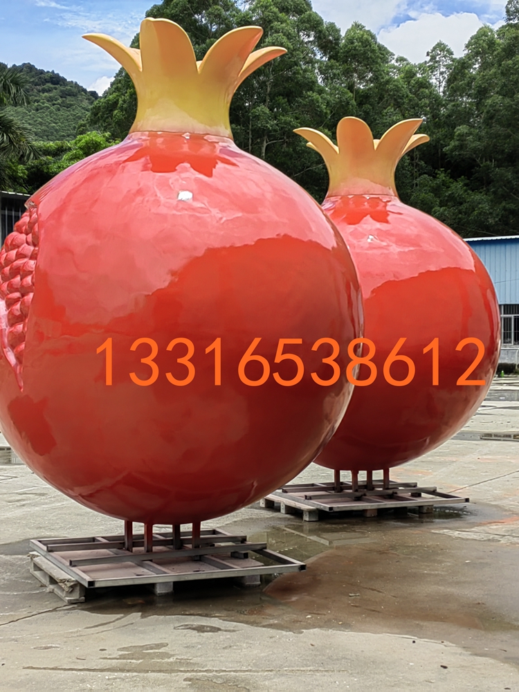 广场民族团结一家亲大型石榴籽玻璃钢雕塑IP形象娃娃水果人物摆件