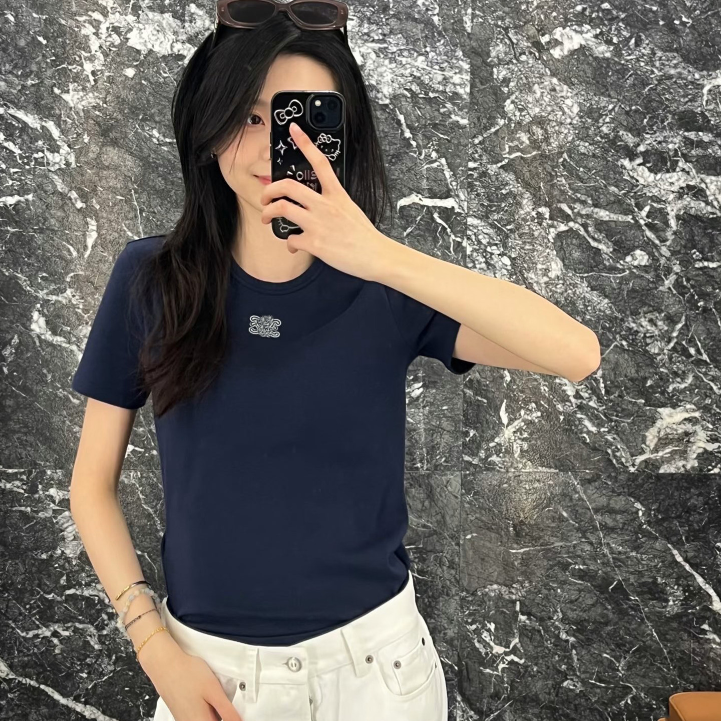 夏季极简深蓝修身刺绣短袖T恤女图片