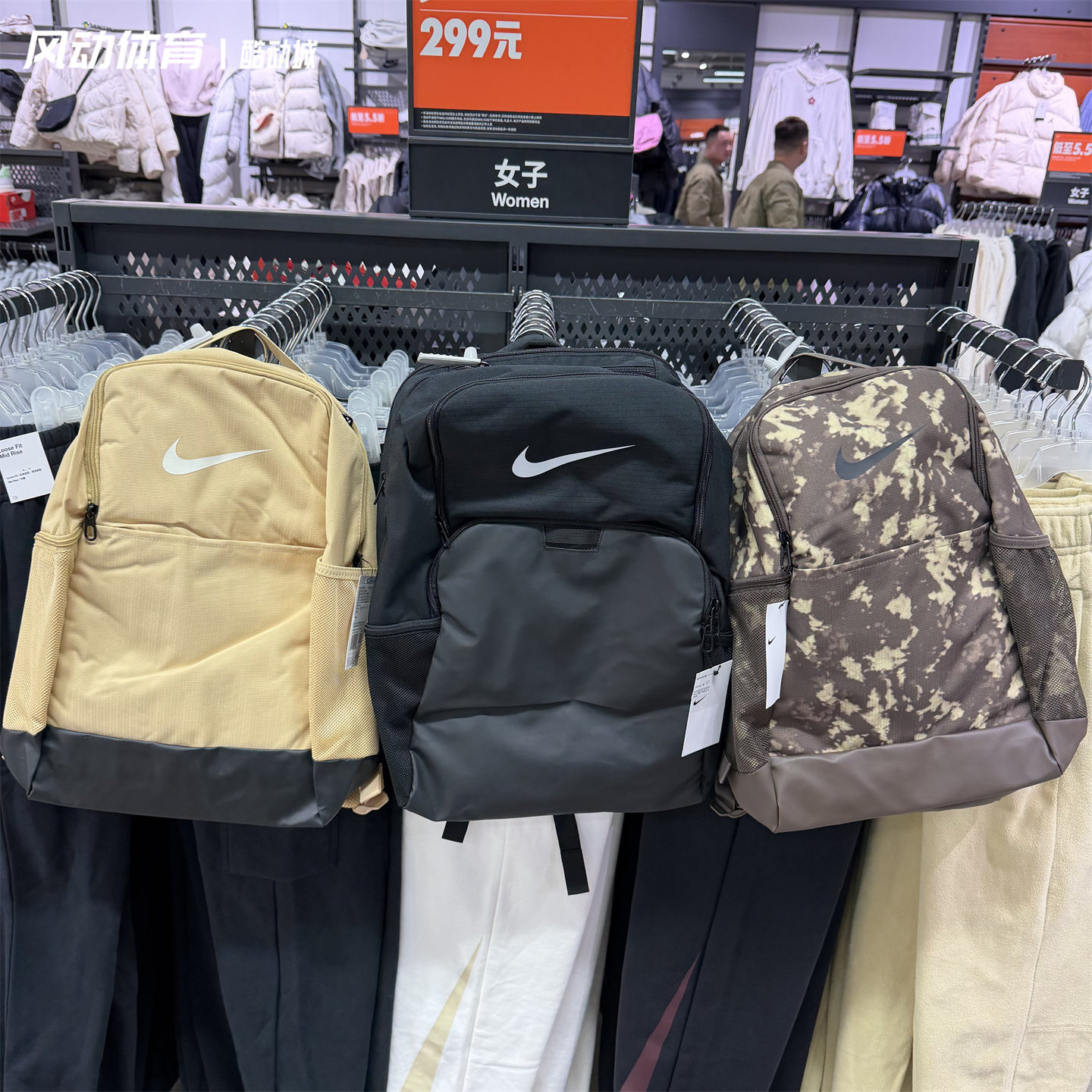 耐克Nike男女运动电脑多夹层背包