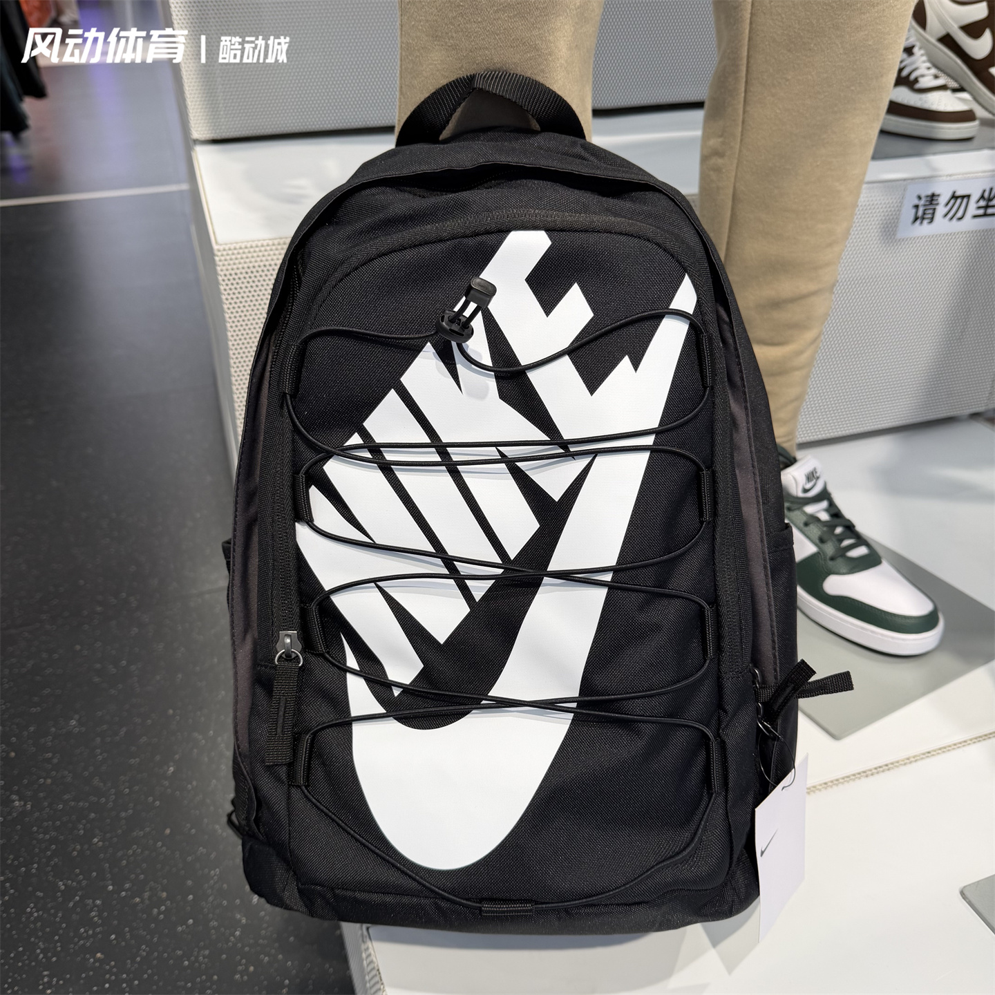 Nike耐克男女大容量运动双肩背包