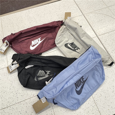 耐克NIKE运动腰包男女胸包王一博同款大斜挎单肩包BA5751-072-010