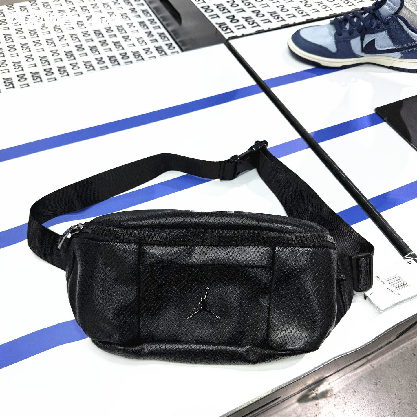 Nike/耐克AIR JORDAN AJ皮革PU防水男女休闲斜挎包胸包腰包HA5507