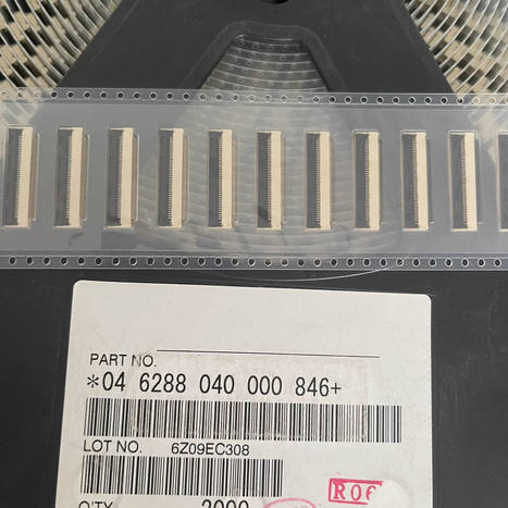 046288040000846    046288040000846+  连接器 40P排线插座 全新