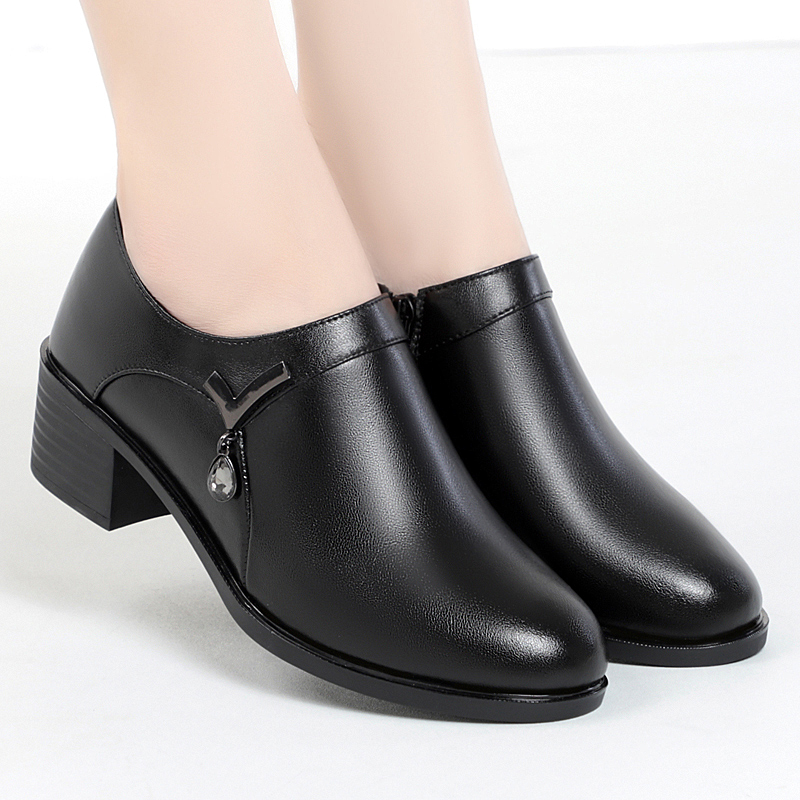 春秋软底舒适风真皮套脚中跟女鞋