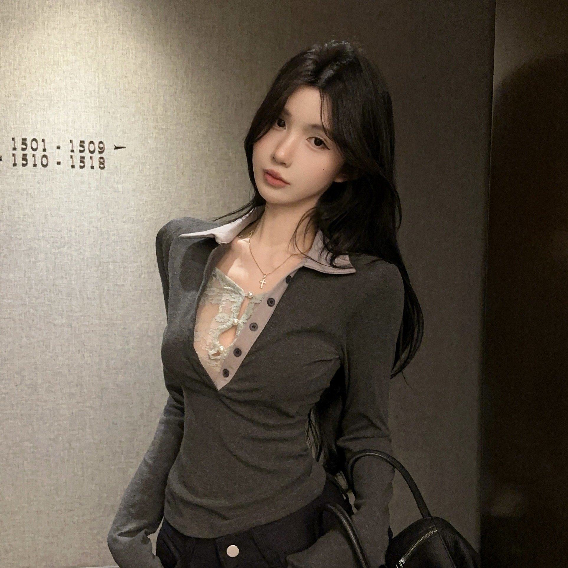 实拍！实价不减！蕾丝撞色深V假两件上衣