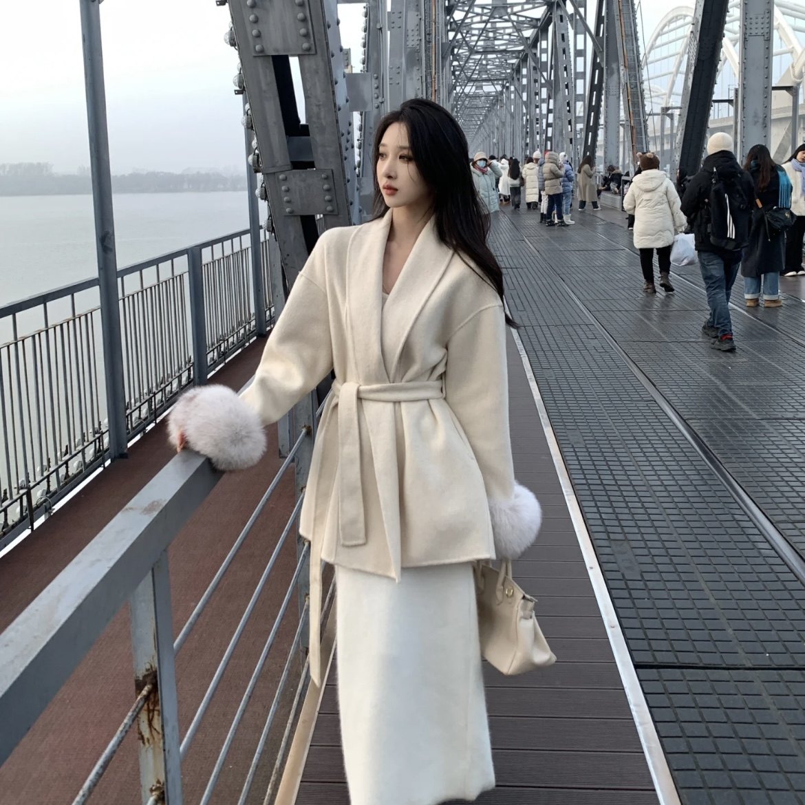 羚羊绒毛呢长袖外套女秋冬高级感收腰绑带毛毛拼接呢子开衫上衣