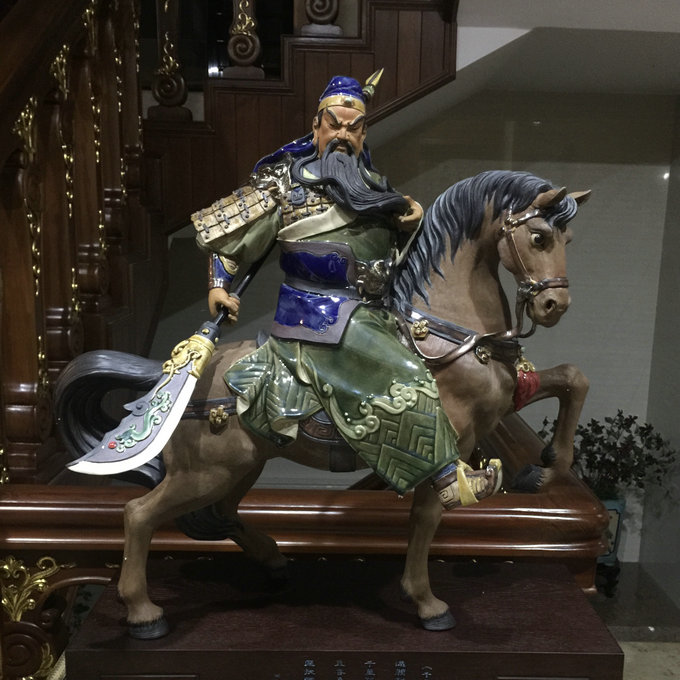 陶瓷石湾公仔千里走单骑工艺品