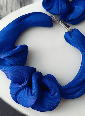 RTZHANG 夸张个性褶皱布艺蓝色大耳环耳圈女设计感小众时尚耳饰品