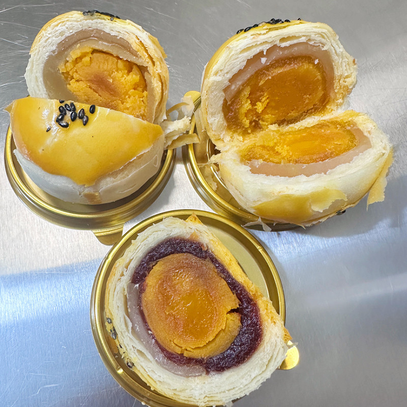 纯手工蛋黄酥整颗蛋黄早餐雪媚娘麻薯糕点孕妇儿童休闲零食伴手礼