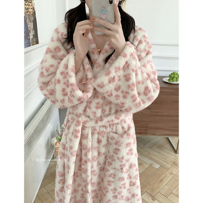 可爱粉色豹纹珊瑚绒睡袍冬季加厚女睡衣保暖法兰绒长袖中长款浴袍