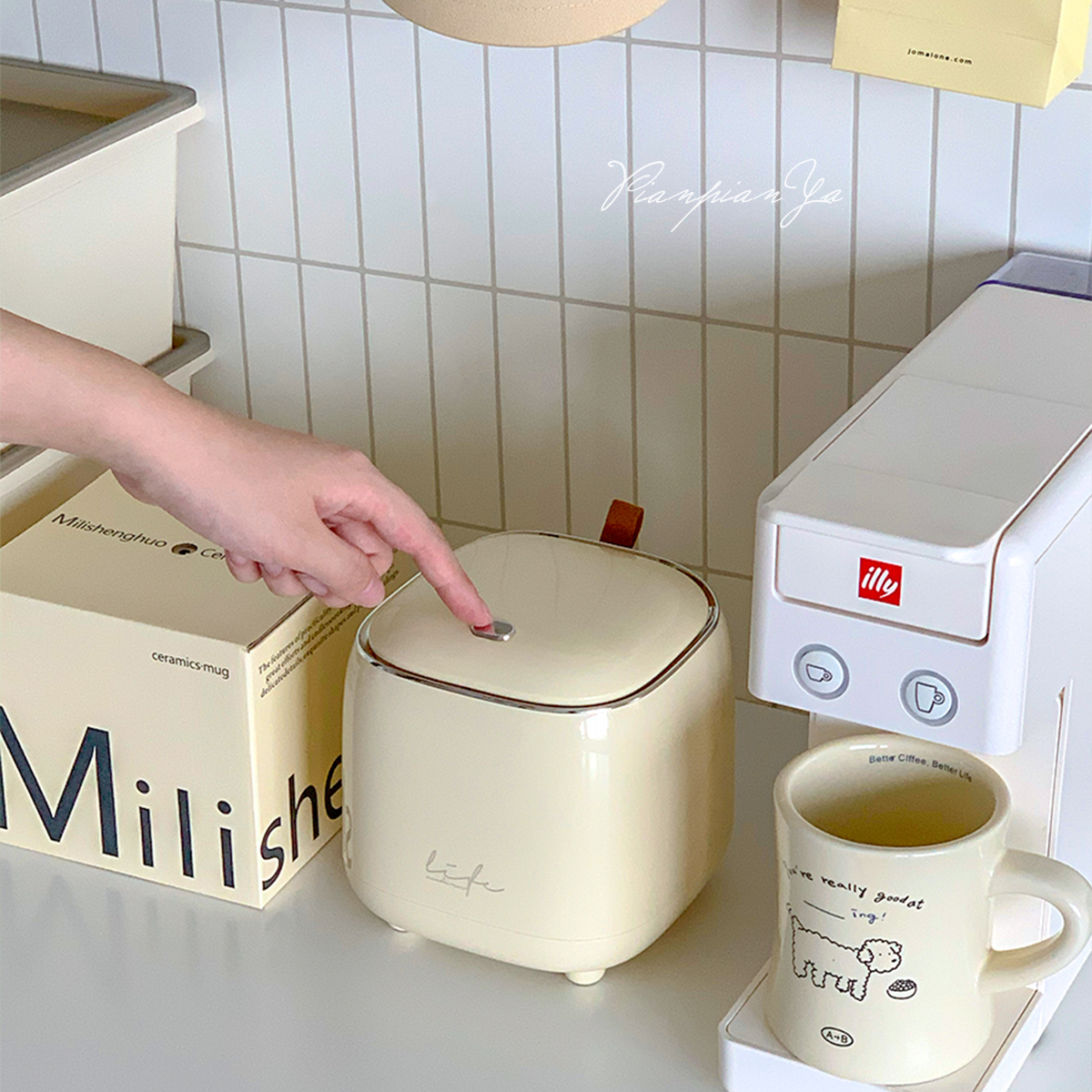 按压式带盖收纳桶桌面垃圾桶