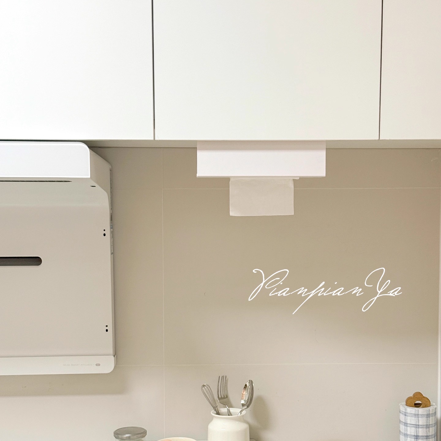 简约挂式铁艺纸巾盒卫生间厕所抽纸盒家用客厅挂壁式免打孔收纳盒