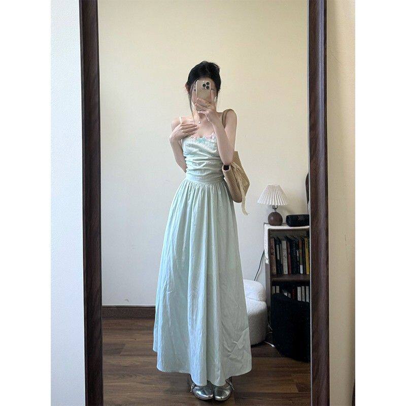 夏季海边度假风吊带连衣裙女时尚
