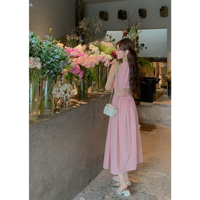 海边度假挂脖露腰多巴胺连衣裙