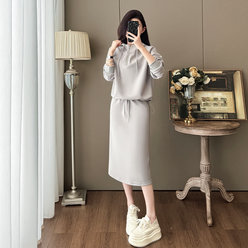 2025超火减龄套装裙子休闲运动高级感气质卫衣半身裙两件套女秋季