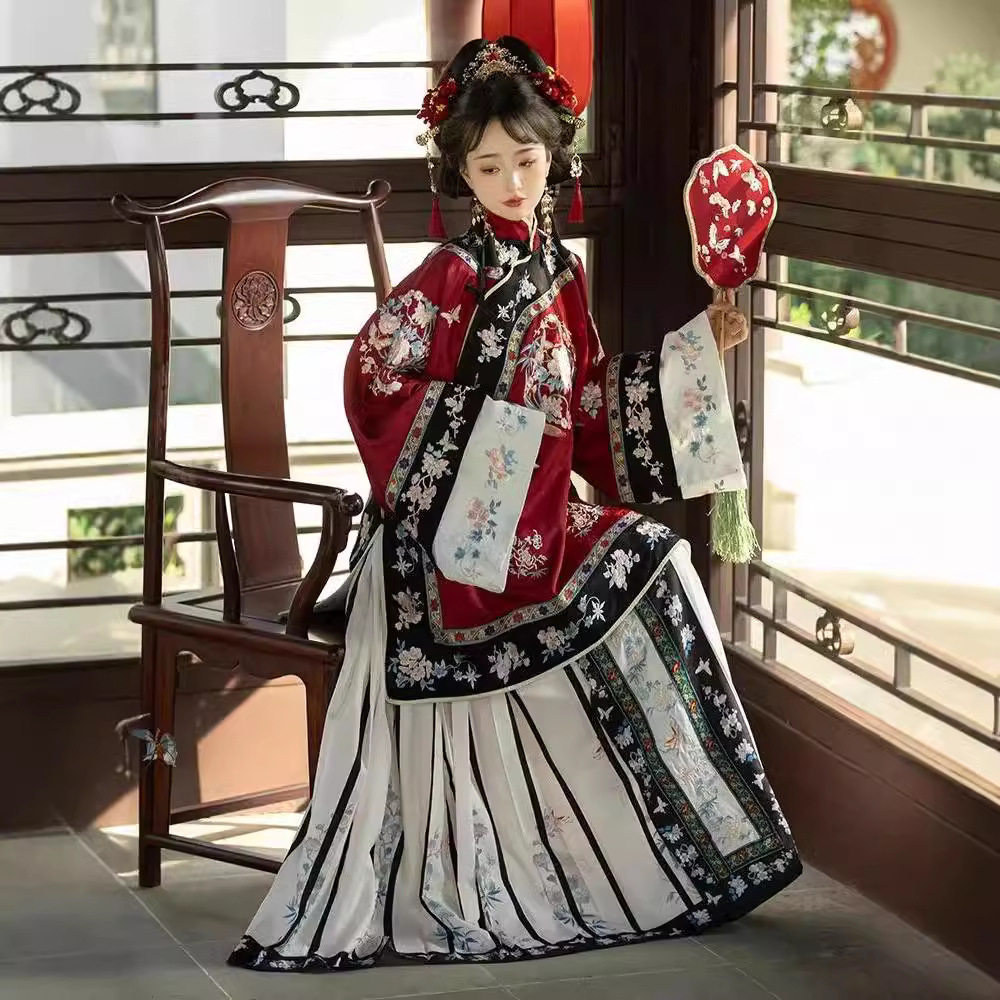 清汉服女斜襟立领双色重工刺绣马面裙清代服饰套装秋季新款全套