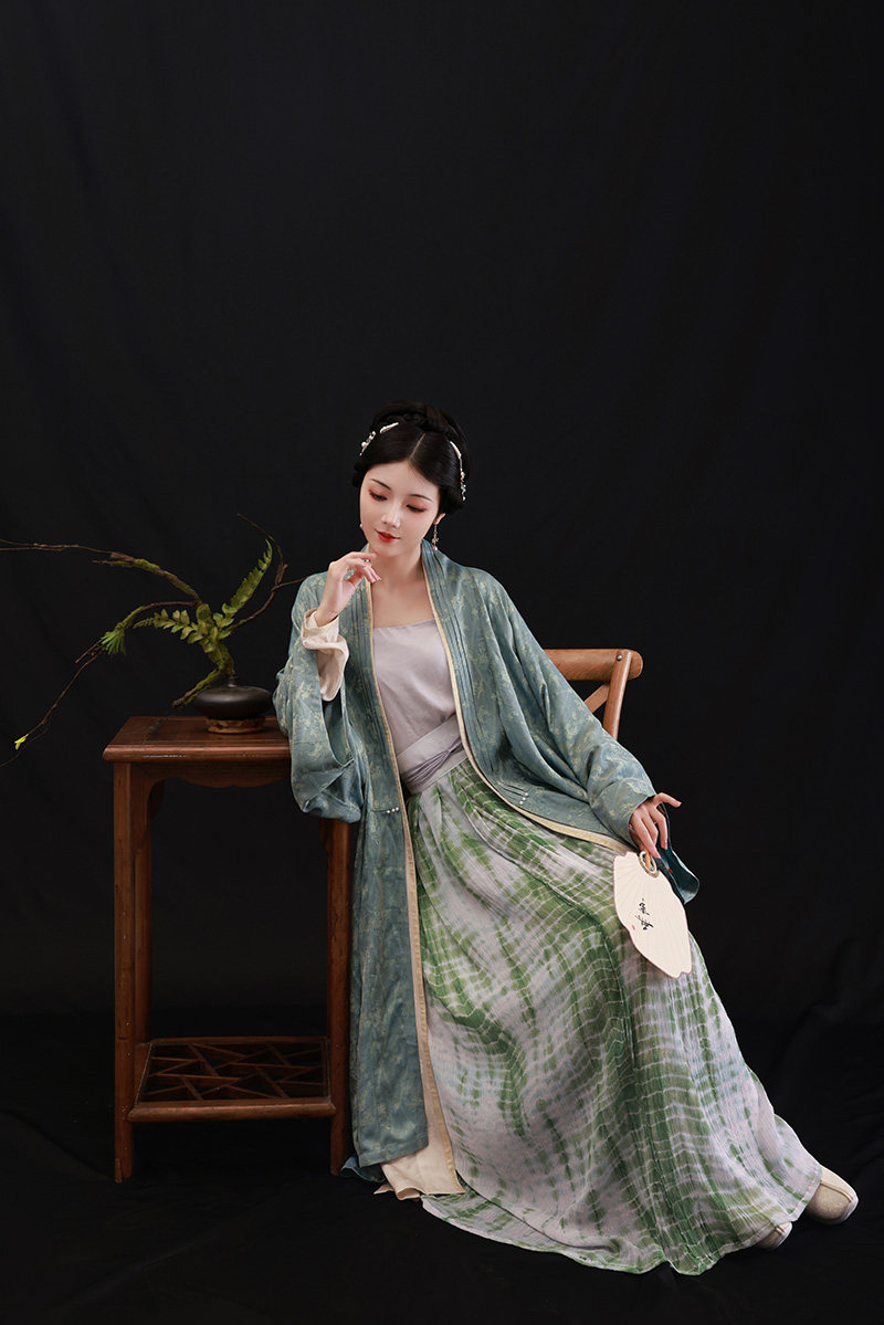 满桂陇定制汉服  非遗植物染2023宋制真丝植物染【售完欣赏】