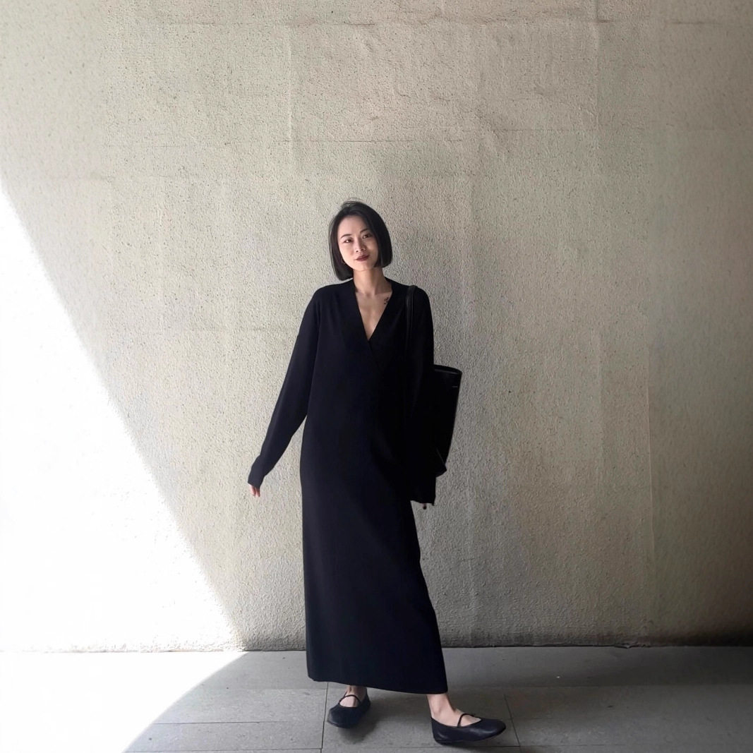 感慵懒风针织连衣裙女秋冬季宽松长款小黑裙冷淡风v领长裙子