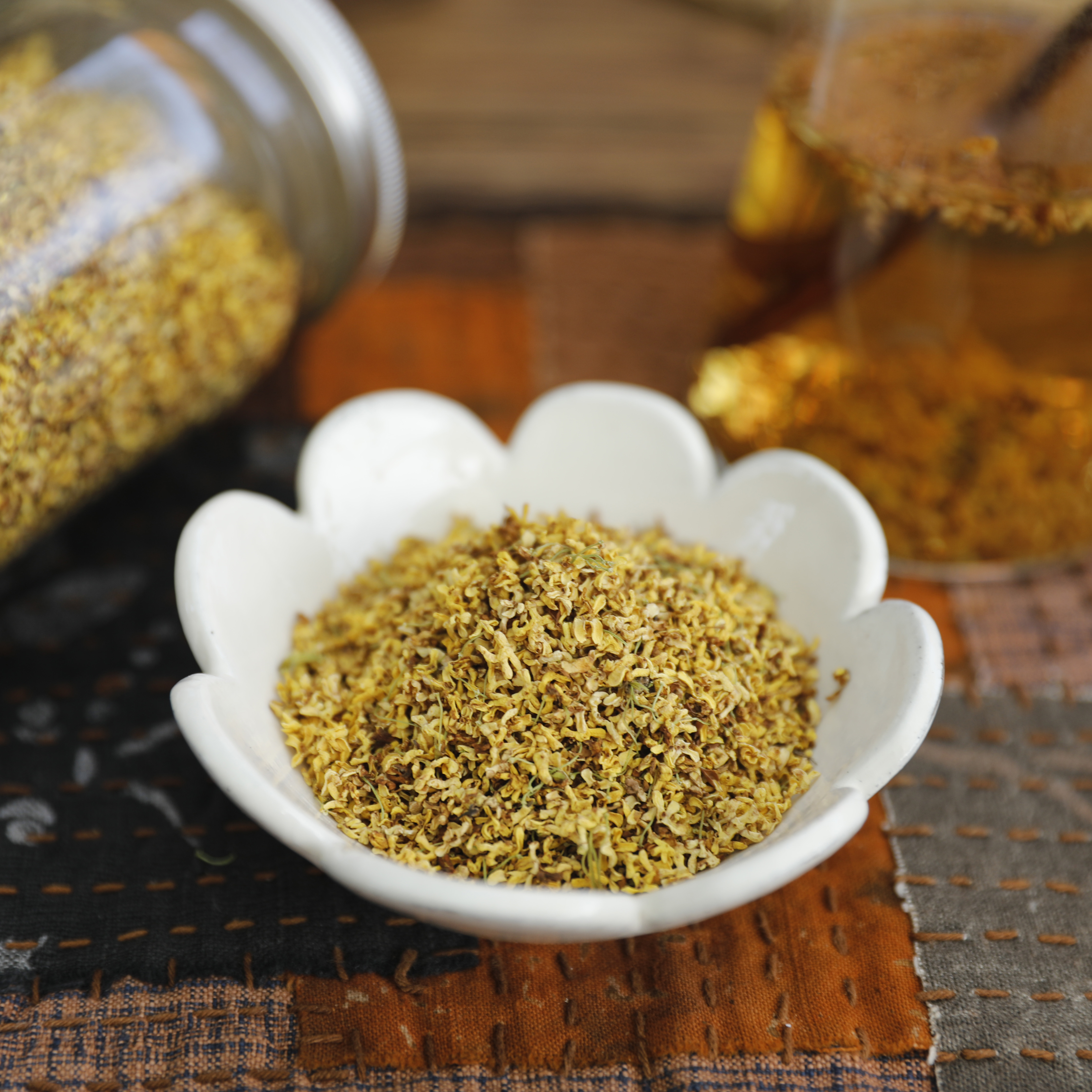 晾晒的桂花茶有阳光的味道