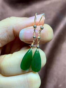 天然和田碧玉水滴耳坠阳绿料子细腻色泽油亮水头极好性价比高