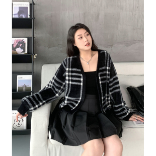 女装 吊带两件套女秋季 复古学院风格 短款 纹仿貂毛针织开衫 CV大码