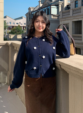 CV大码女装 2026春季新款撞色圆领立体花朵毛衣开衫短款针织衫女